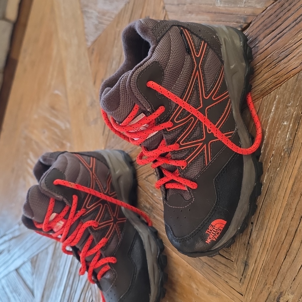 Kids THE NORTH FACE hikers waterproof boots Sz 1